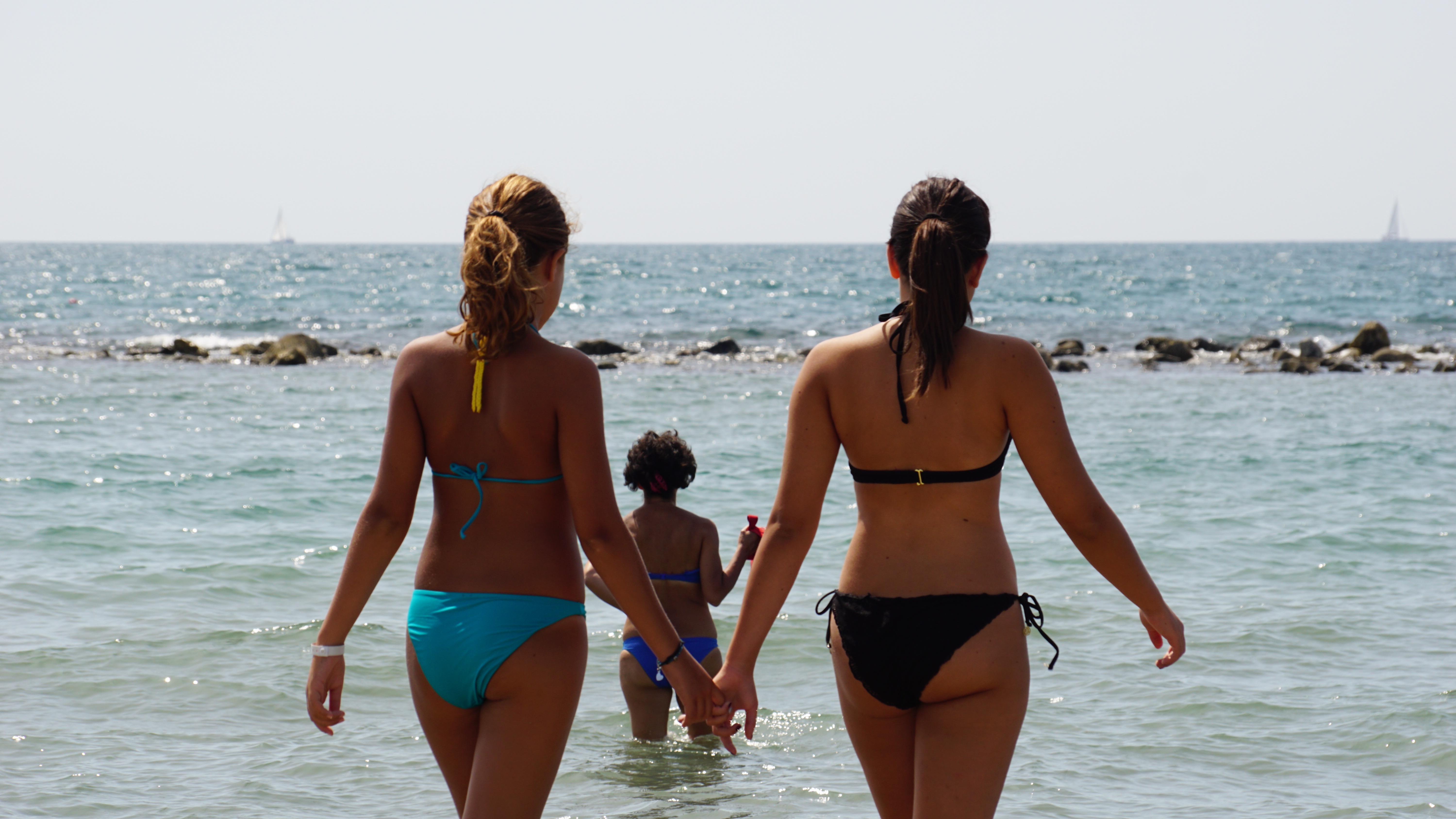 Junge Frauen am Strand