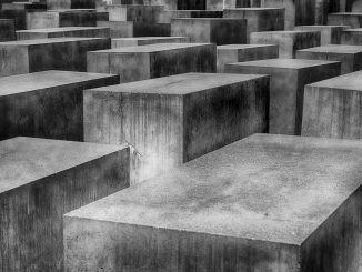 holocaust mahnmal berlin gedenkstätte, Quelle: 3093594, Pixabay License Freie kommerzielle Nutzung Kein Bildnachweis nötig