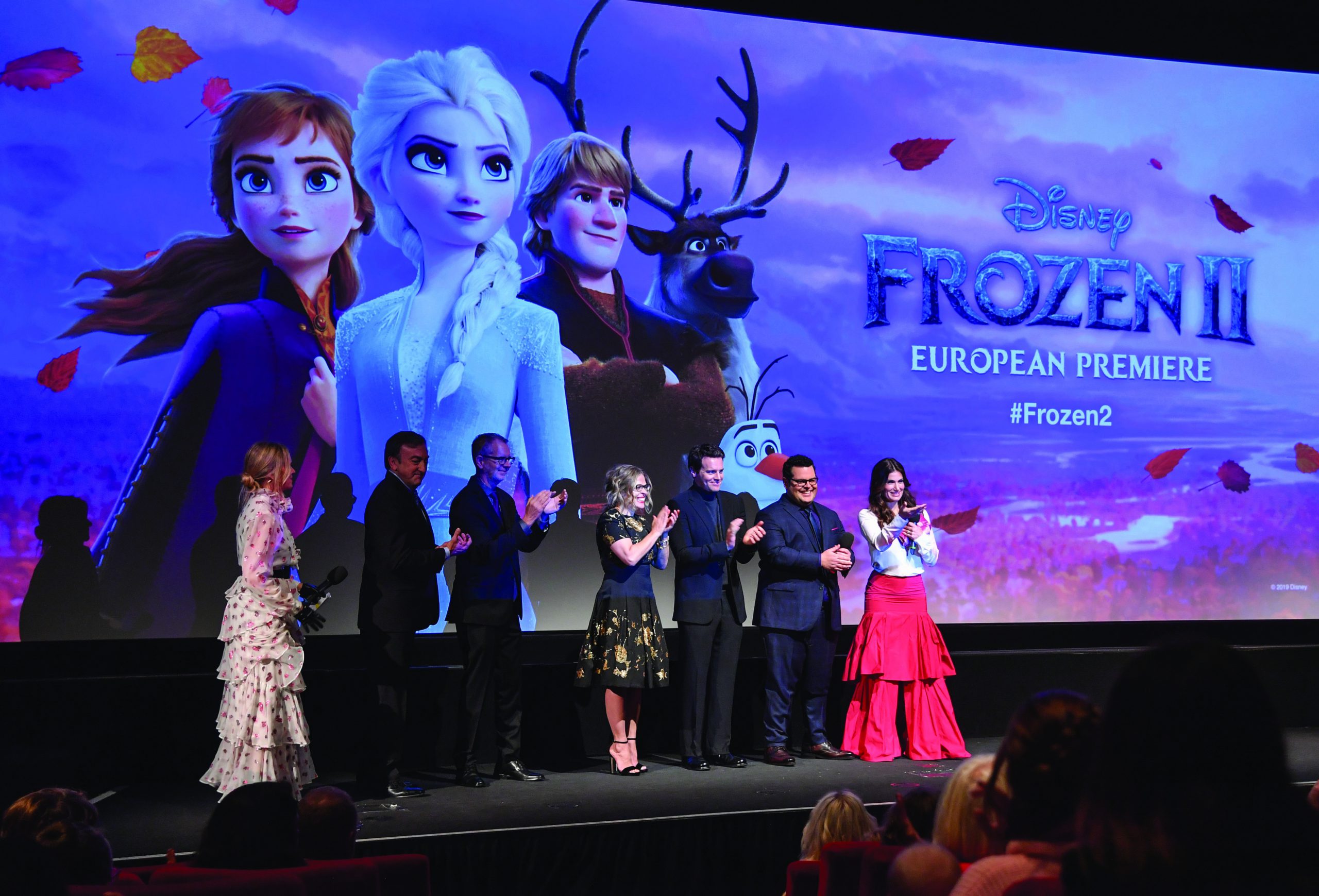 Disney Die Eiskönigin II bei den Oscars® zehn Elsas auf einer Bühne Tabula Rasa Magazin Disney Die Eiskönigin II bei den Oscars® zehn Elsas auf einer Bühne Tabula Rasa Magazin