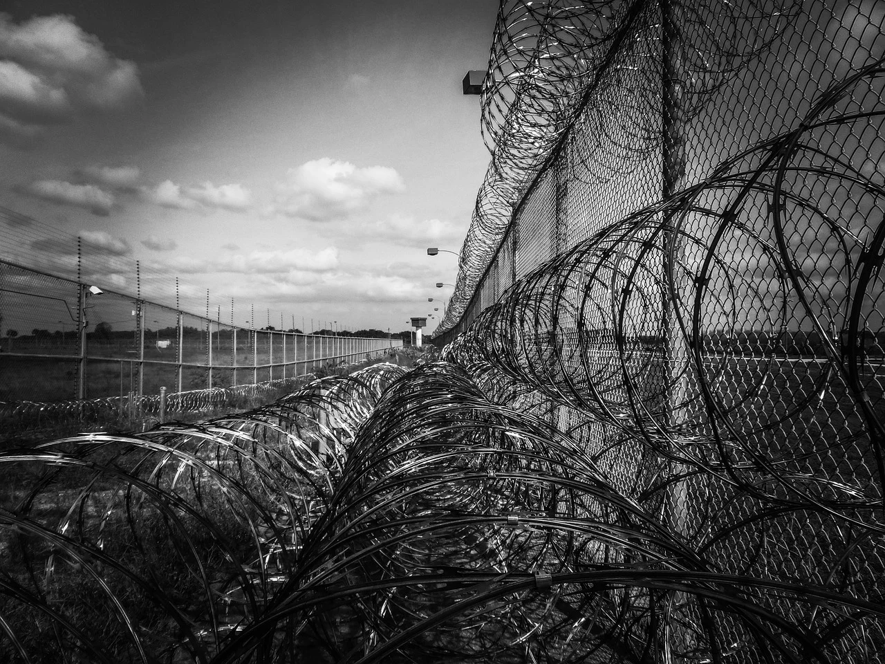 prison-fence-219264_1280
