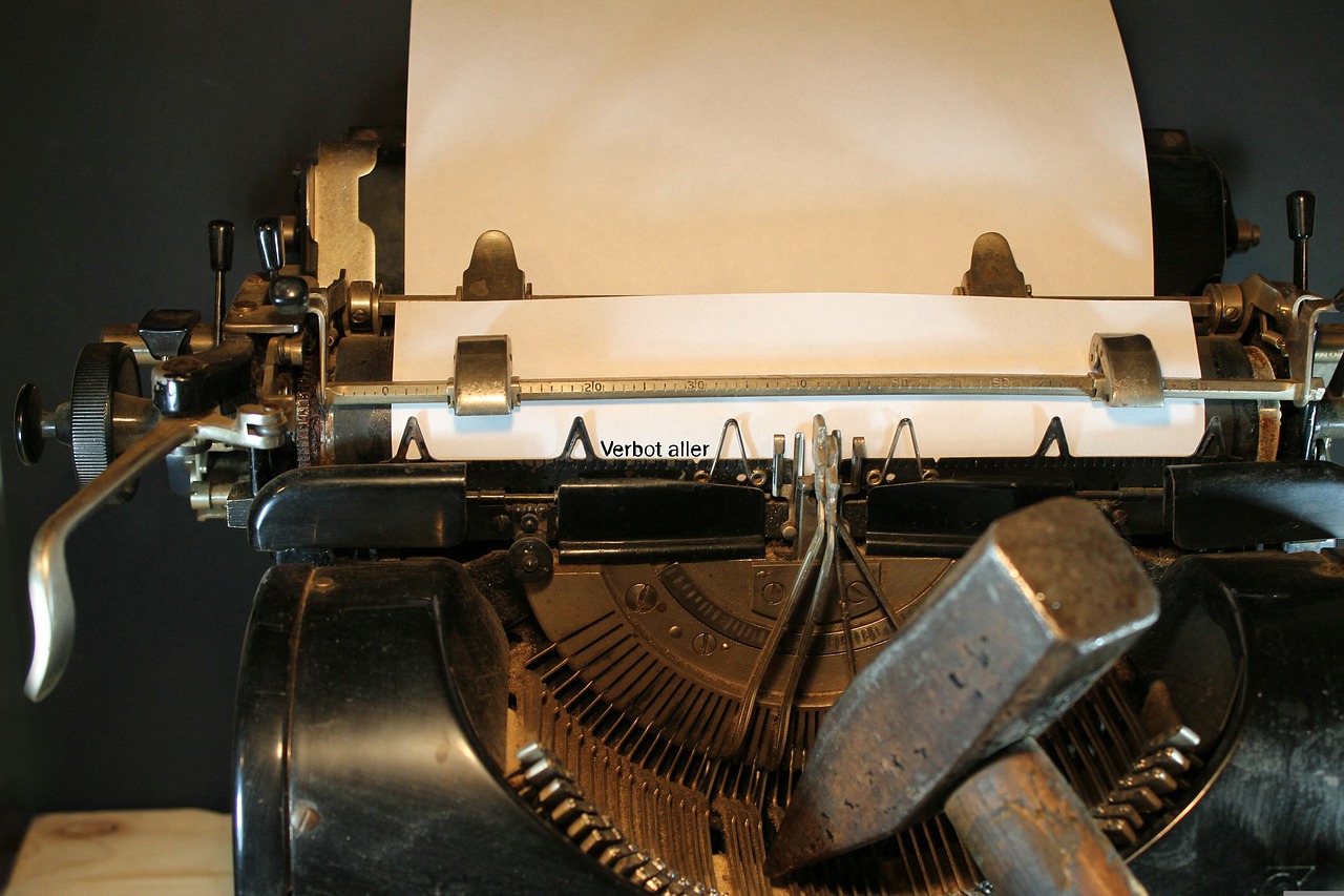 typewriter-3617317_1280