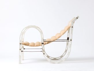 Eileen Grey , S-Chair, 1938, André-Joseph Roattino (zugeschr.), Vastellar, Frankreich, Foto: Die Neue Sammlung (Alexander Laurenzo)