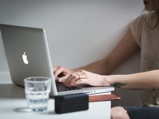 Laptop, Apple, Macbook image, Quelle: StockSnap, Pixabay. Freie kommerzielle Nutzung, Kein Bildnachweis nötig.